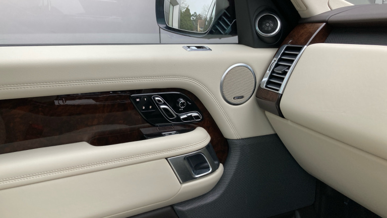 Land Rover Range Rover 2.0 P400e Vogue 4dr Auto Estate